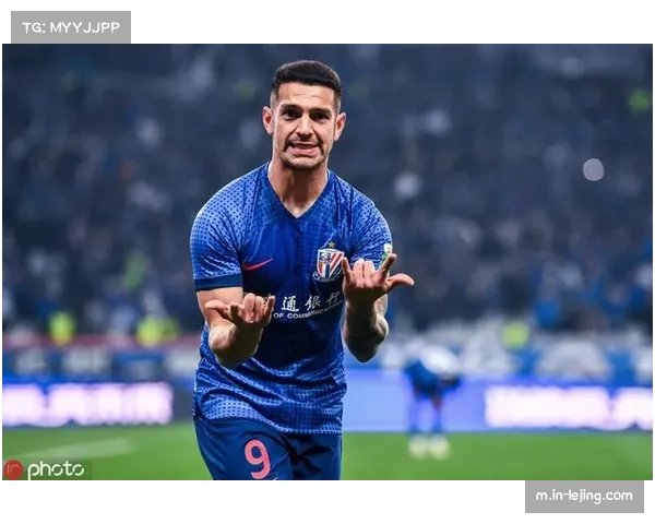 路易斯状态低迷促使申花阵容调整，球队未来发展成为关注焦点